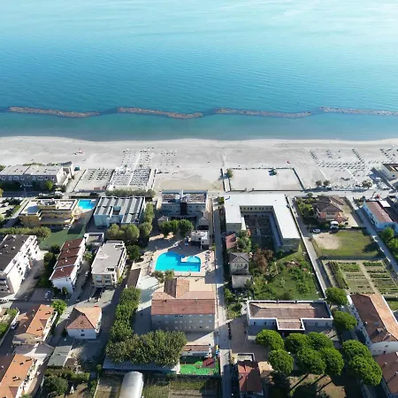 Hotell Village La Perla *